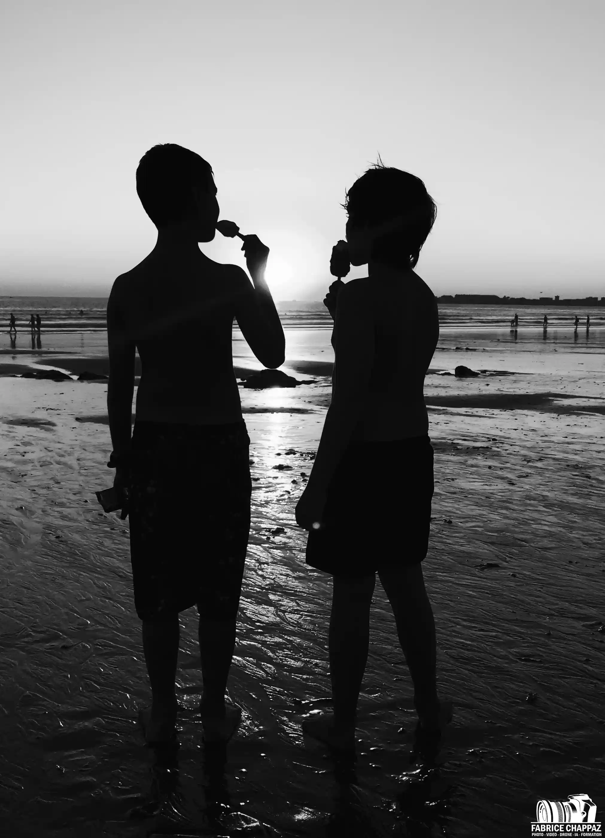 Contre jour noir et blanc enfants