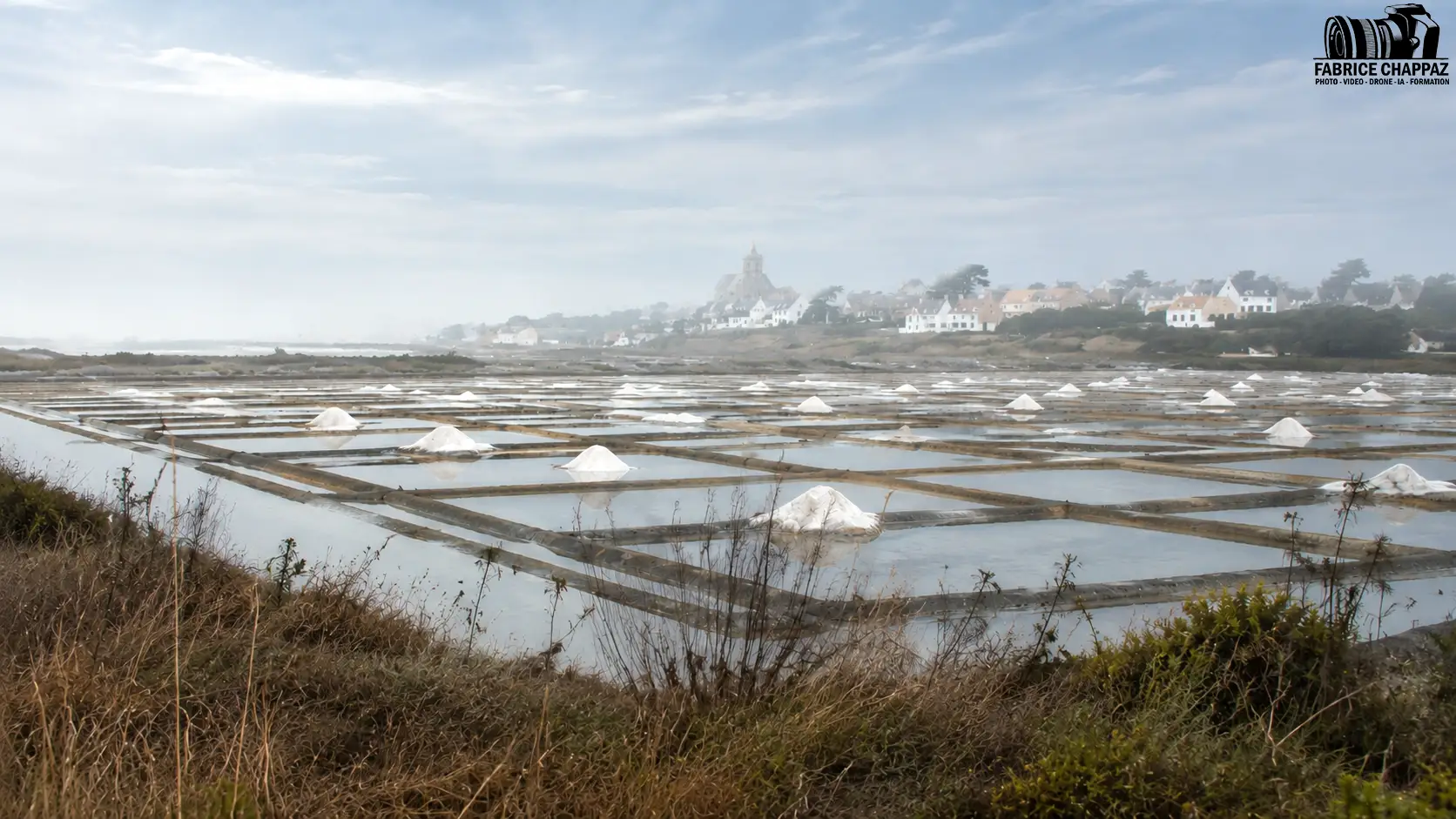 Marais salants breton brume